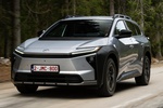 Toyota привезла в Украину сразу три электрокроссовера
