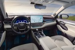 Китайский Toyota Highlander 2026 получил больший экран, чем американская версия